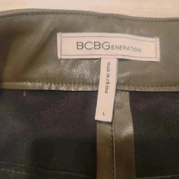 BCBGeneration Women Faux Leather Pant Straight Leg Size LARGE Olive Pockets EUC. - Picture 6 of 10
